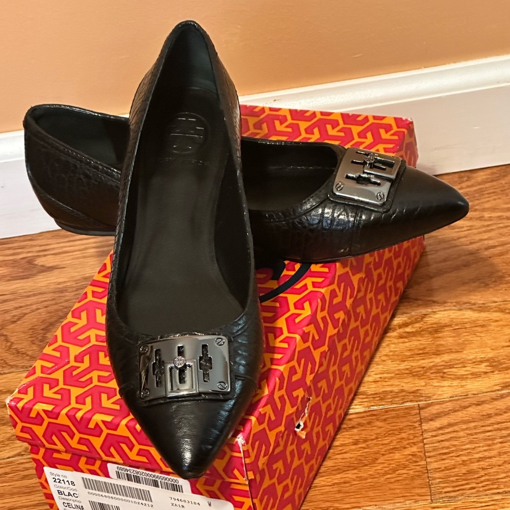 Tory Burch flats. Brand new.